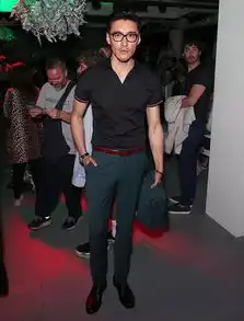 2019秋冬伦敦男装周胡兵闭领模特感受真正的型男风范