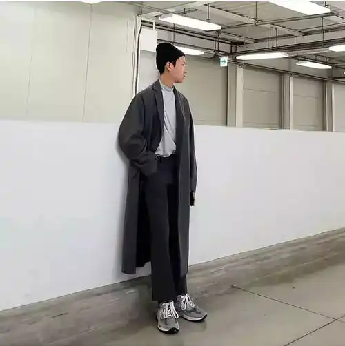 男生穿衣服好看有品味,长相不出众也无所谓