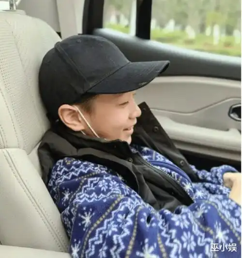 杨威儿子杨阳洋长残面相成熟身材瘦小,与小时候判如两人