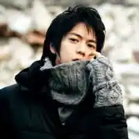 戴围巾男生头像戴围巾的时尚帅气男生