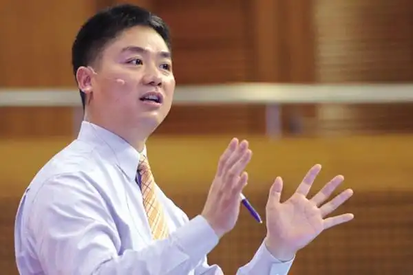 从中年男人的哪三个身体语言能判断出他是否对你动情