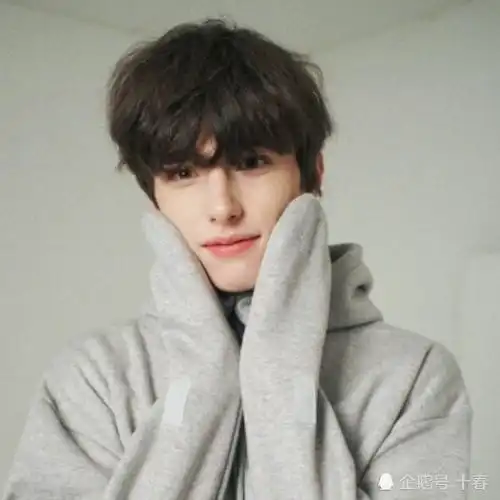 女生允许你追她,会向你发出这3个信号,老弟还不了解