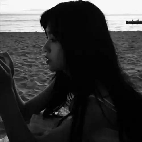 网易云热评没想到同桌来我家拜年,我怕爸妈误会不让来,结果他敲门就说