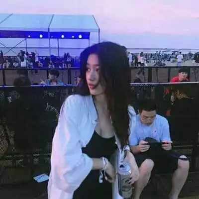 2021最潮情侣头像一男一女人间是个好地方是幸福的