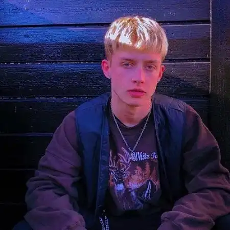 欧美男头像帅气超清,18张礼貌拿图