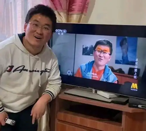 网红姜涛牵手女徒弟,酒后同房女方已怀孕,比他小16岁