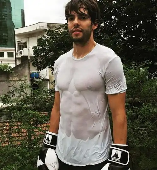 当肌肉男遇到nba球星卡卡在姚明面前成小矮人强森强颜欢笑