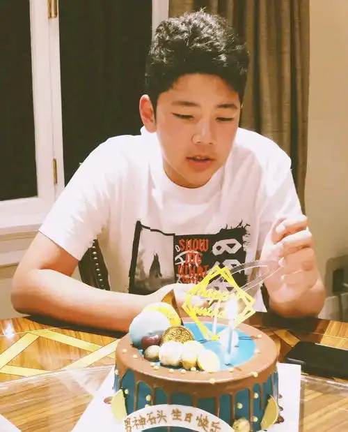 郭涛儿子14岁身高超爸爸,王诗龄变名媛森碟长腿瞩目,爸哪小朋友各个变化大