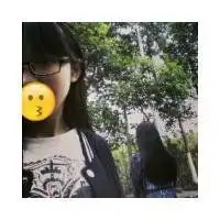 上下两行白框头像女生微信头像图片大全