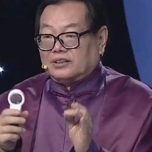 男子迁坟挖出大黑狐,鉴宝专家看后冷汗直流得有1000年了