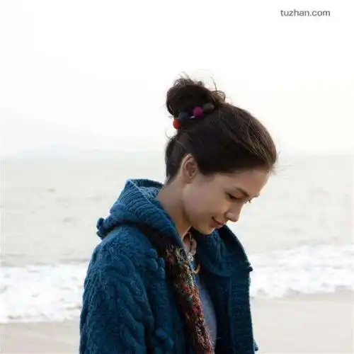 背这个包包的女生给你们什么感觉