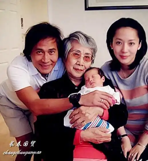 齐秦小24岁妻子近照曝光,家境殷实的富二代,还曾当过歌手