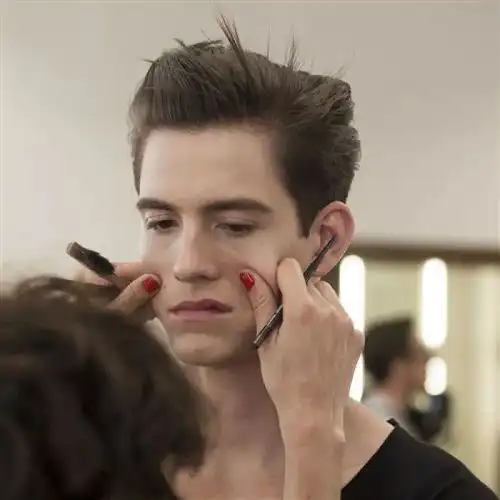 男生头像要相信生活不会总是一片黑暗,你想要的终会到来