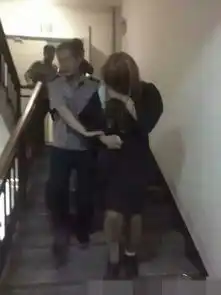 沈航男子戴假发穿学士服夜闯女寝学士服内只穿内裤第7页