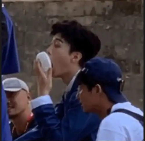 人间清醒范丞丞,因为恶意颓废不,我偏要活成天生喜剧人