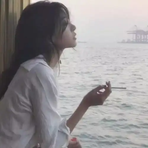 如何评价抽烟的女生