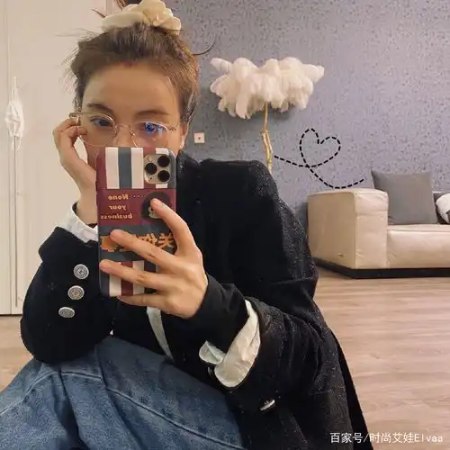 37岁吴昕新造型美到犯规,穿西装扎发带似中学生,绑丸子头好清纯