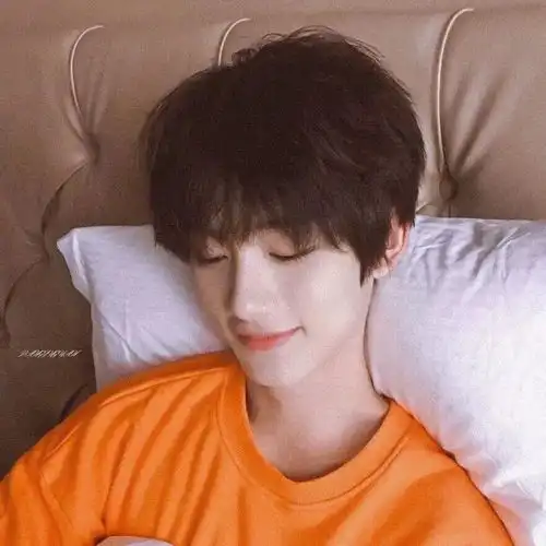 真人男生头像坐过很多人的副驾驶只有爸爸的车是回家的路