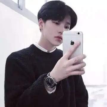 带宠物的男生头像