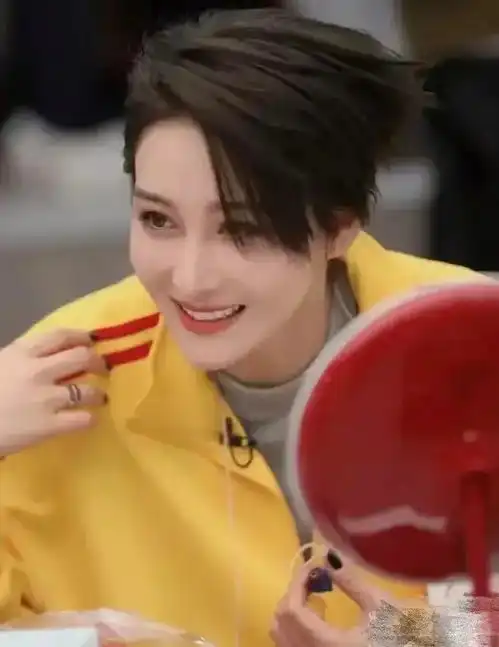 张馨予朋友圈曝光,和老公合照头像好甜,霸气回应前任话题