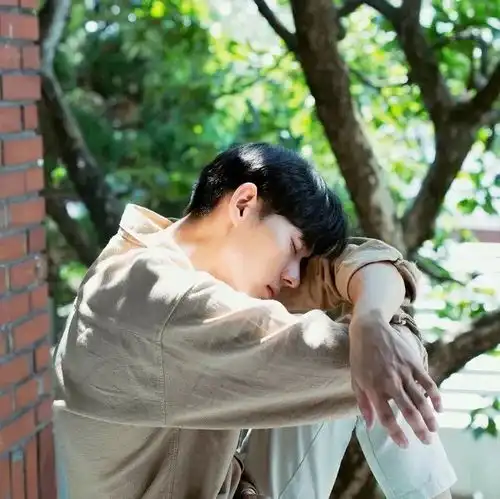 个性真人男生头像春天对我来说有盼头有意义