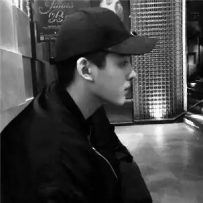 黑白男生头像高冷侧脸我最酷所以要撩妹