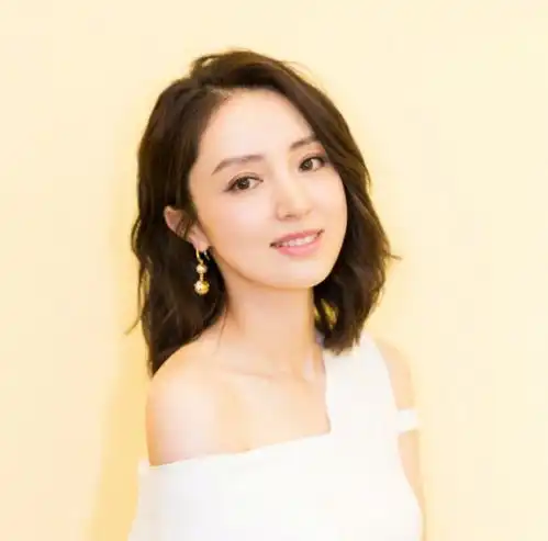 姐妹情深颖儿带着小宝贝光顾董璇的亲子餐厅