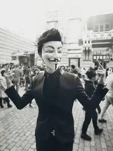 问一下大家这个戴面具的人是谁啊