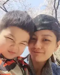 41岁成了国民婆婆,却被郭德纲暗讽不正经,好在还有3个男人宠她上天