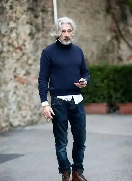 最后强调一遍穿牛仔裤不要配皮鞋,瞧老外穿,中老年人人穿得起