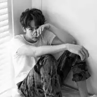 孤独男生黑白意境头像2016穷极一生做不完一场梦