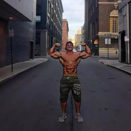 dadbod你自己留着,我要腹肌就可以