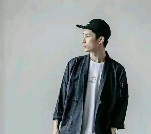 30的型男夏季如何搭配日系工装休闲裤,彰显男士硬朗风格