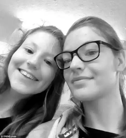 14岁少年杀掉母亲和妹妹,带着女朋友在尸体旁啪啪啪....