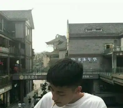 学渣透露初中生在校抽烟圣地,一个没中算我输