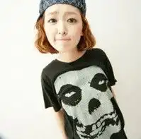 非主流混合男女qq时尚头像走在陌生的街道.一个人会有小伤感