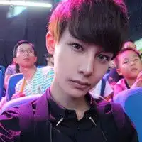 qq男生头像孤独你所说的一切都是虚伪的