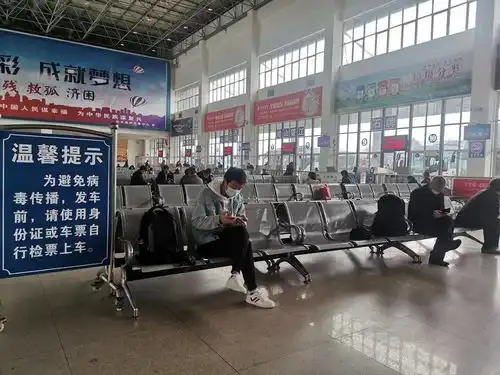 乘公交出租车,对未戴口罩者说不突击检查,已有700余起被纠正