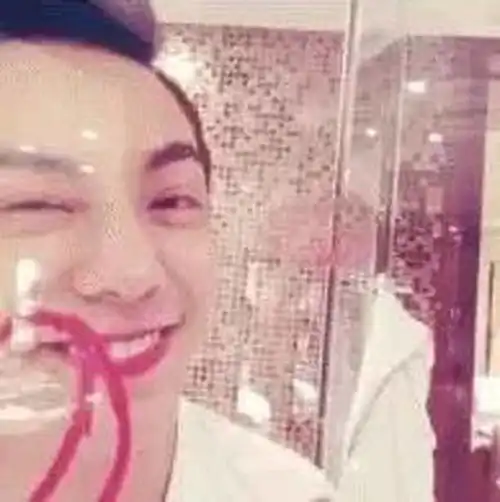 当男明星涂上口红,胡歌漂亮,陈伟霆撩人,他应该是来搞笑的