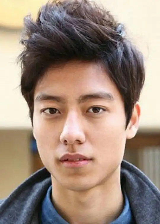 男生菱形脸型适合什么发型大神求回复