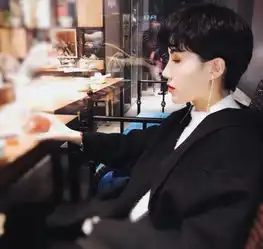 我48岁了,孩子都六岁了,为什么还被人说长得像男孩呢这是我,真的像男孩吗