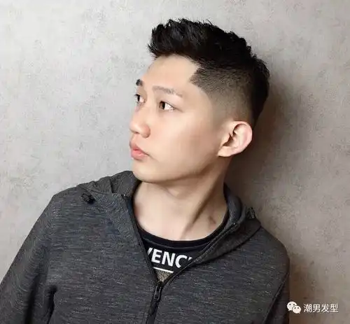 男生秋季发型别再瞎剪了,这3款才是当下最热门的发型