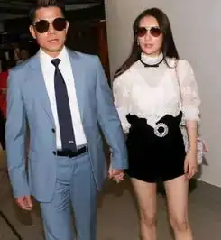 郭富城和老婆看赛马,一身行头价值不菲仍被嘲,李嘉欣才是贵妇范
