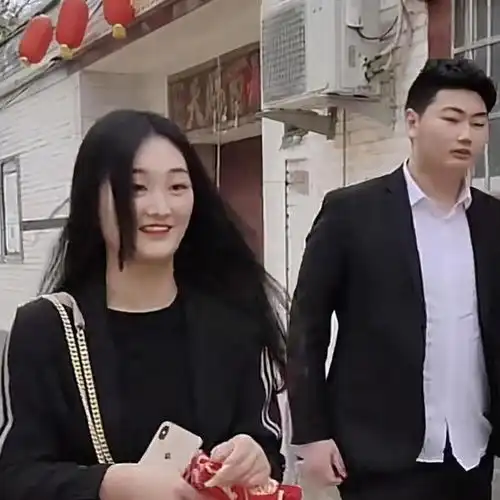 悲伤的陈亚男,和大衣哥儿子结婚后的委屈,远比你想得更巨大