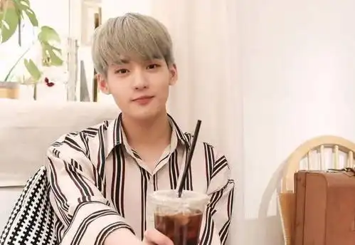 又一位男星离世,死因未公布,生前照片曝光,年终20岁令人惋惜