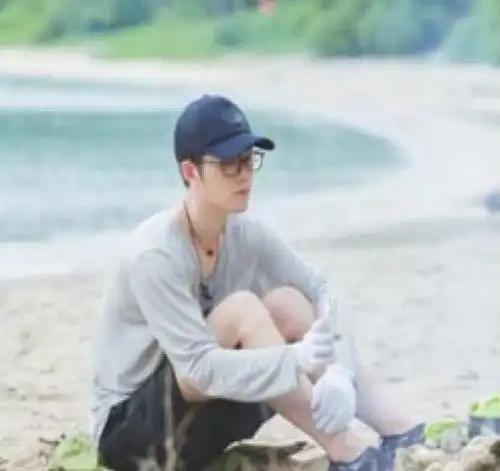 男人别太娘的佐证孤男寡女流落荒岛,陈学冬搭帐篷都得陈若琳帮