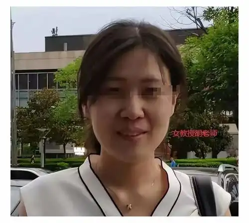 这一次,与大四男生同居的45岁南航女教授,底裤都快被扒光了