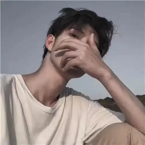 男生头像朋友说但凡他有一点喜欢你我都不会这么劝你