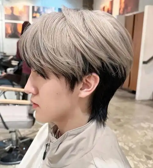 时尚新宠,18到30岁男士的微中分狼尾鲻鱼头,露耳效果帅炸天