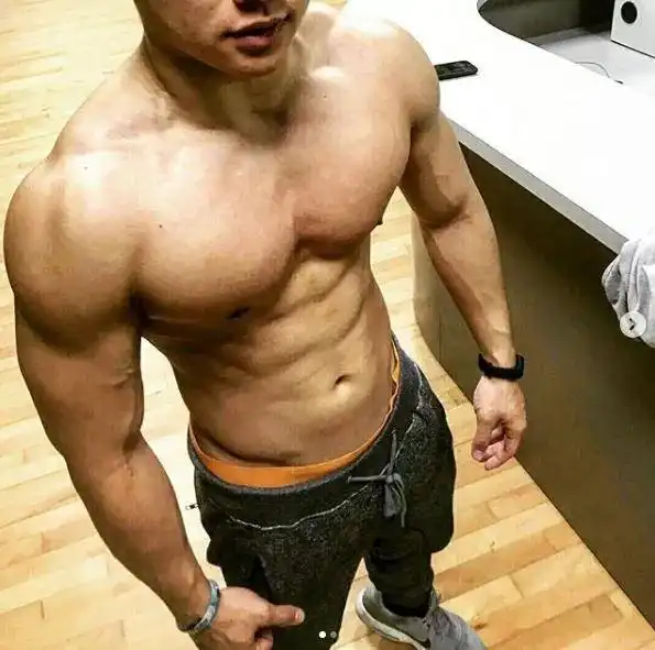 从帅气的肌肉男吃成大胖子,需要多久小哥现身说法4个月足矣